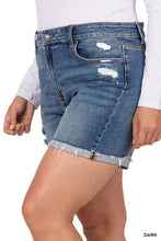 Load image into Gallery viewer, Plus Distressed Cuff Raw Hem Shorts
